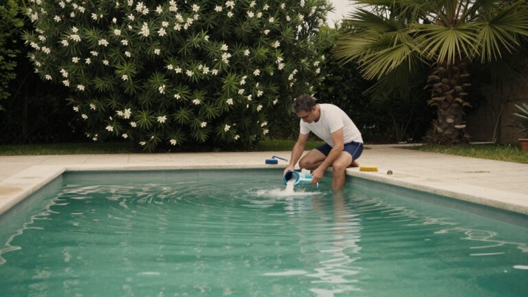 Dosage de l'eau de javel pour traiter une piscine verte avec un produit désinfectant